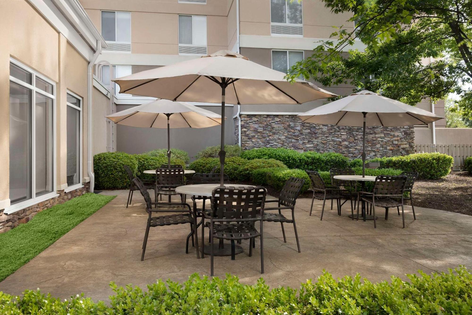 Hilton Garden Inn Raleigh Capital Blvd I-540 Екстериор снимка