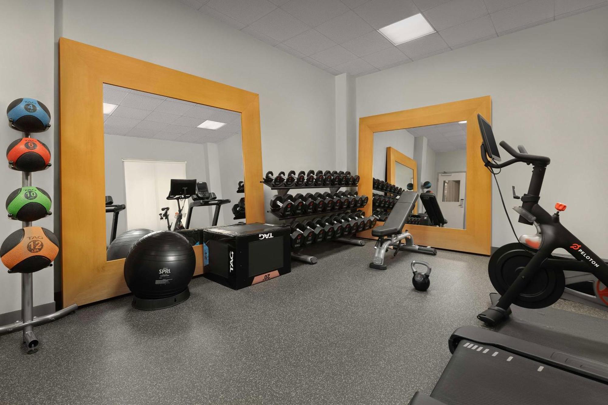 Hilton Garden Inn Raleigh Capital Blvd I-540 Екстериор снимка