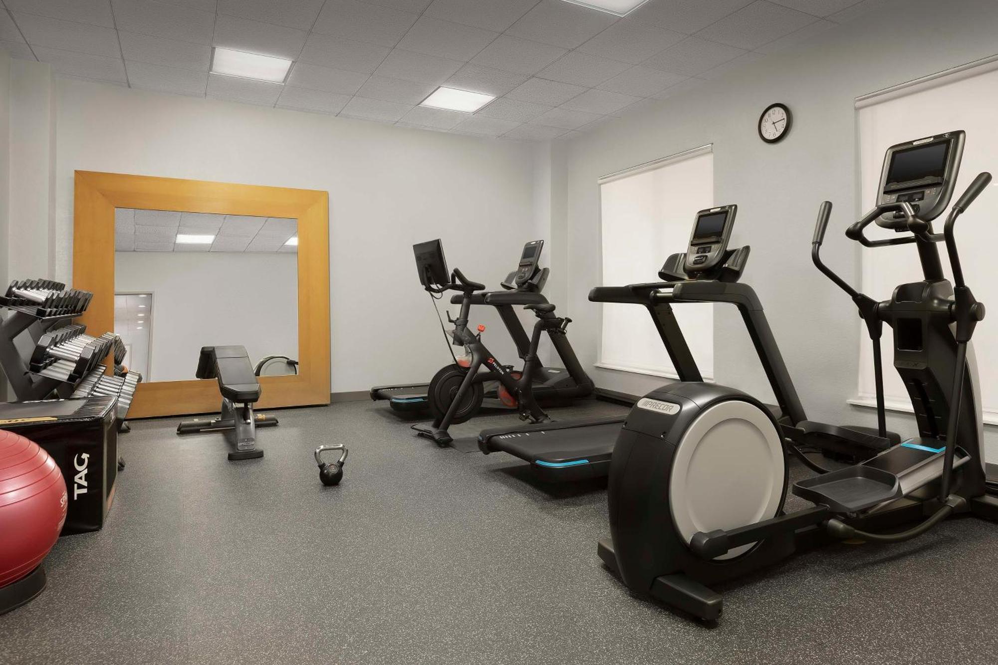 Hilton Garden Inn Raleigh Capital Blvd I-540 Екстериор снимка