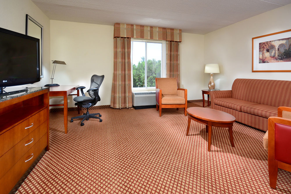 Hilton Garden Inn Raleigh Capital Blvd I-540 Екстериор снимка