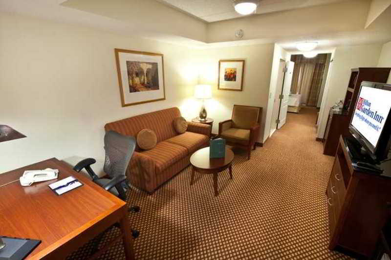 Hilton Garden Inn Raleigh Capital Blvd I-540 Стая снимка