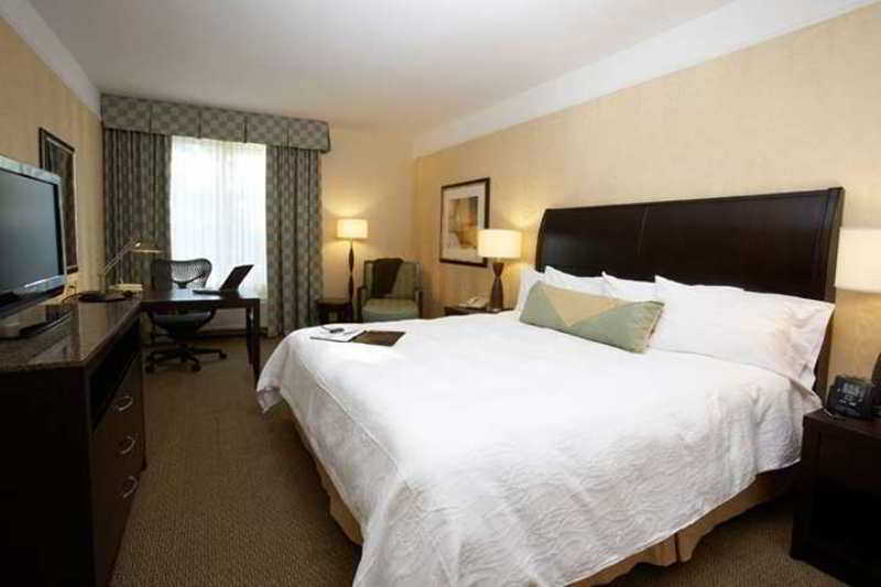 Hilton Garden Inn Raleigh Capital Blvd I-540 Стая снимка